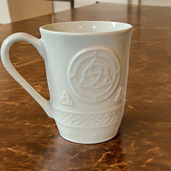 Belleek classic Celtic Mugs - set of two - Picture 4 of 9